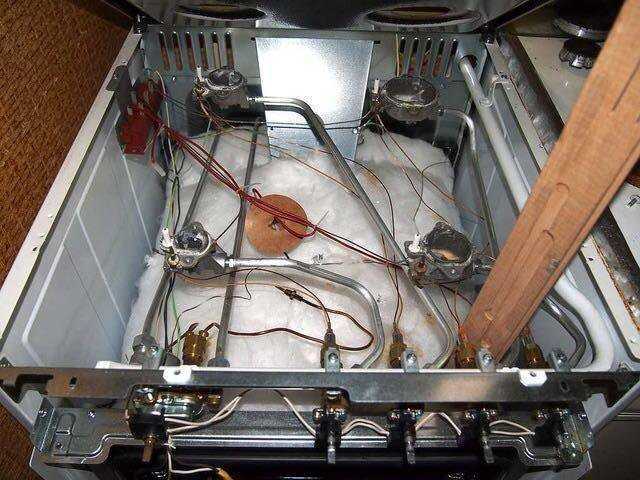 Основные причины затухания газовой духовки во время работы: что делать и как устранить проблему