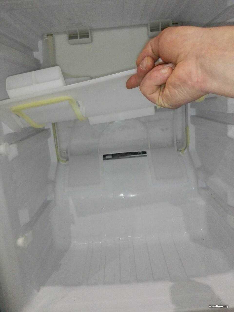 в холодильнике скапливается вода на полках