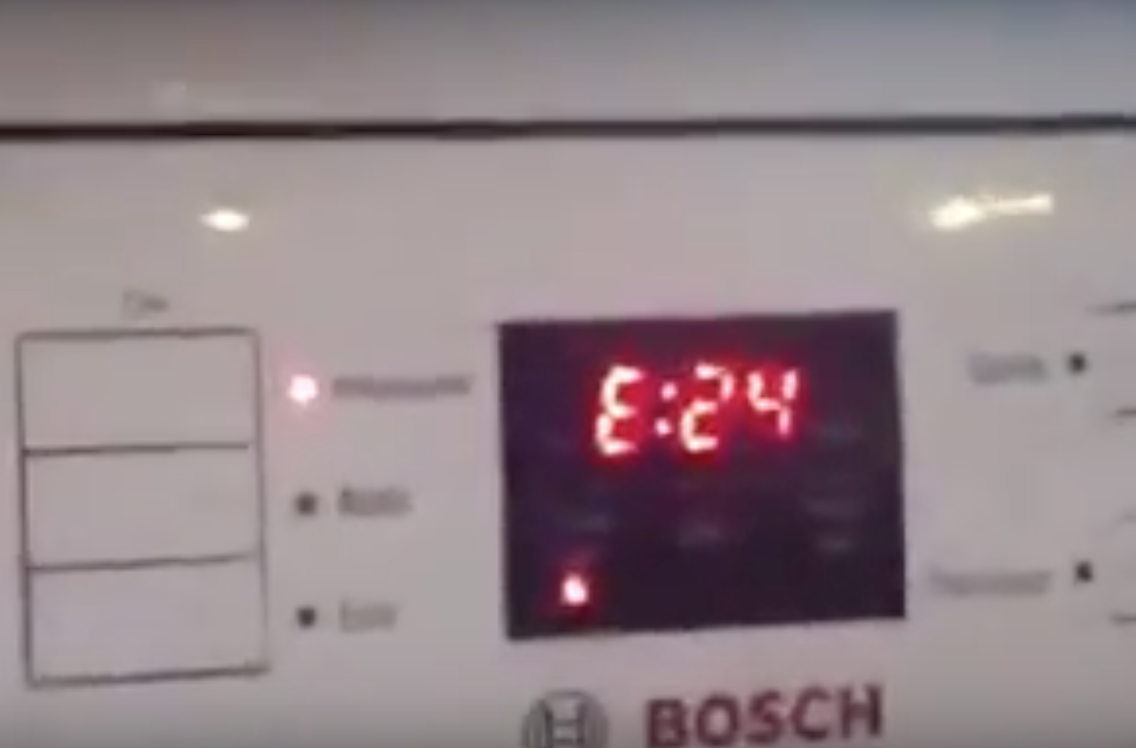 Посудомойка бош ошибка е. Е 24 посудомойка бош. Ошибка е24 в посудомоечной машине Bosch. Е 25 ошибка в посудомоечной машине бош. Ошибки бош посудомоечная машина e25.