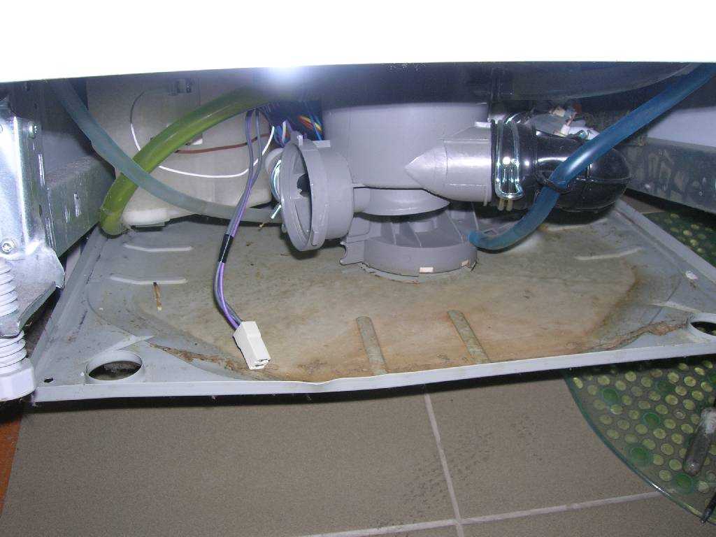 Сливной фильтр посудомоечной машины Bosch. Сливной поддон посудомоечной машины Ханса. Посудомоечная машина снизу бош.