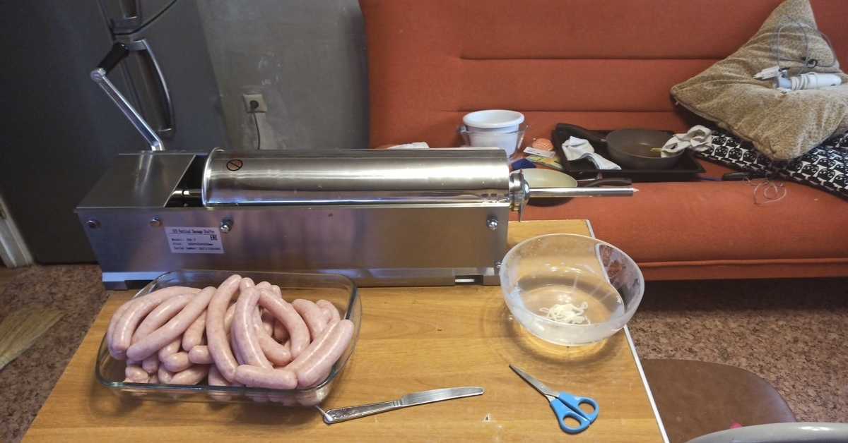 Приготовление домашней колбасы мясорубка. Hakka sh-7. Набивка колбасы через мясорубку. Шприц для колбасного сыра. Насадки для колбасного шприца.