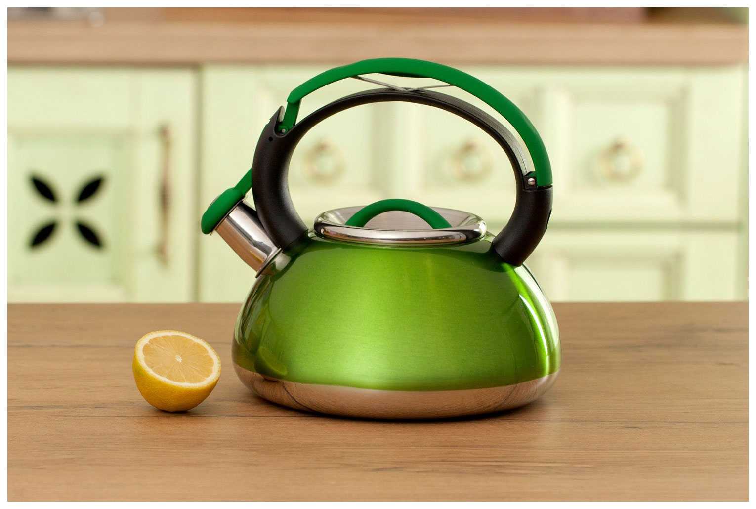 Из какого материала чайник лучше. Чайник для газовой плиты. Чайник зеленый для газовой плиты. Чайник салатовый для газовой плиты. Чайник для плиты со свистком.
