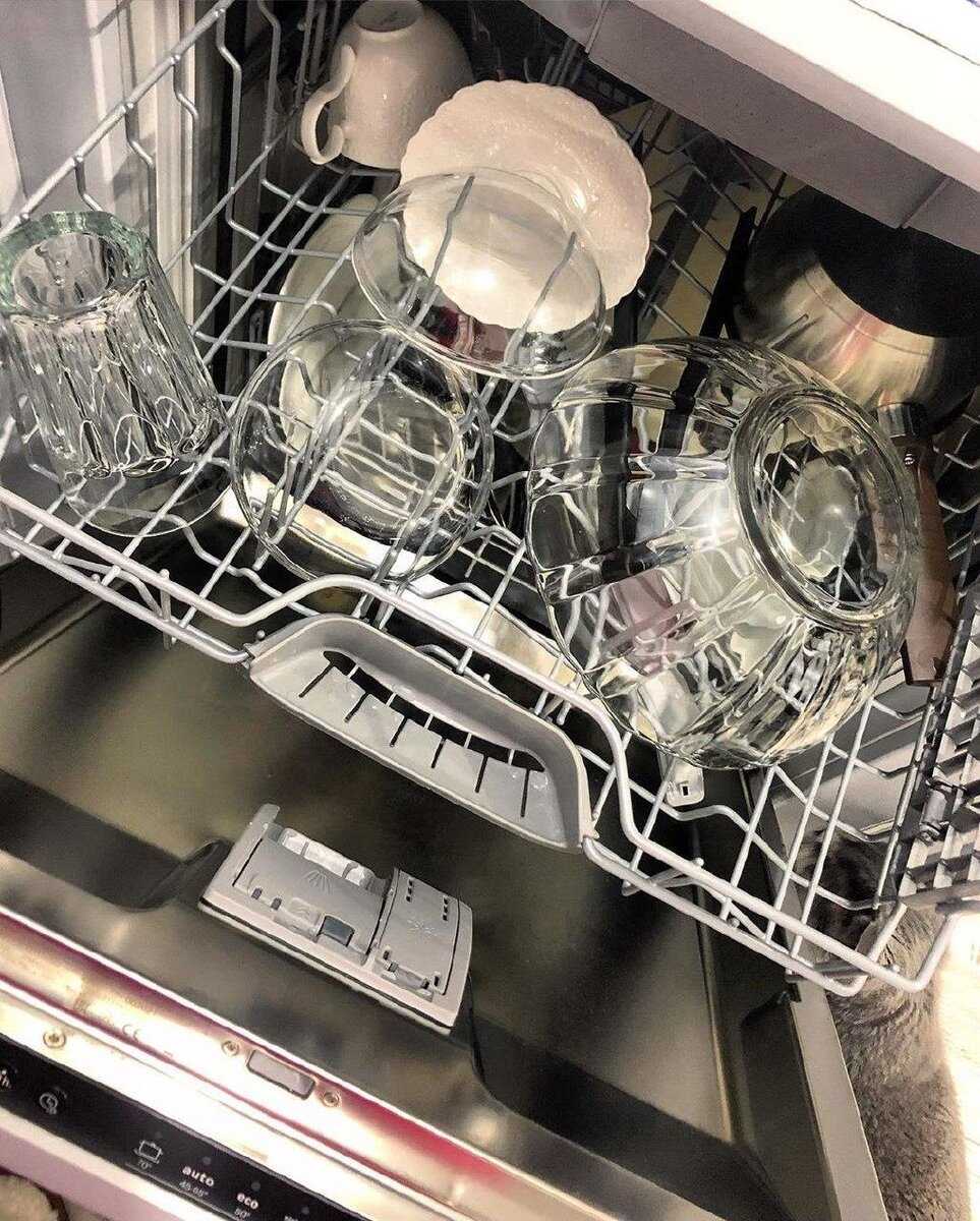 Чашки в посудомоечной машине